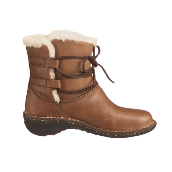 UGG Shoes - UGG Caspia Leather and Shearling Ankle Boot 7